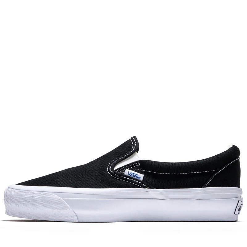 Wide - Width Women's Sneakers for Comfortable Fit for Those with Wider FeetVans Slip On Reissue 98 - Black/White