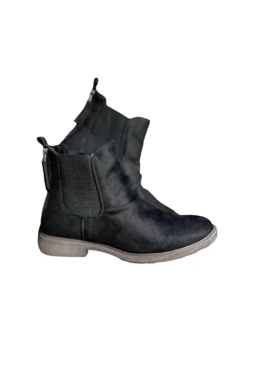 Women's Chunky - Heeled Chelsea Boots in Gray for a Casual and Trendy Everyday LookWomen's Vienna Boots In Black